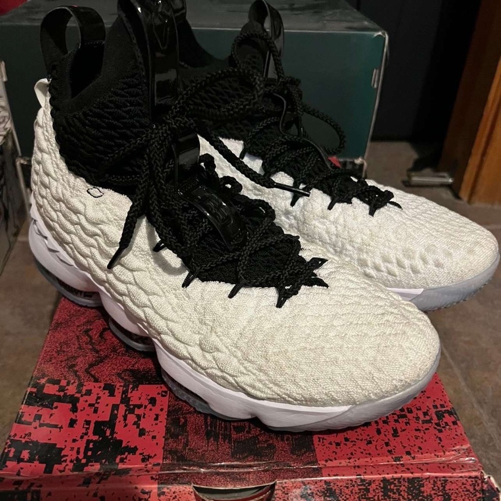 Lebron basketball shoes